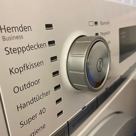 Henny: 6 Geh-minuten Vom Hafen. Privater Garten Holiday home Jemgum