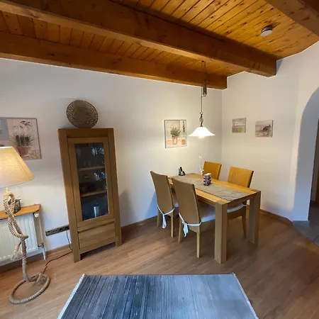Henny: 6 Geh-minuten Vom Hafen. Privater Garten Holiday home *