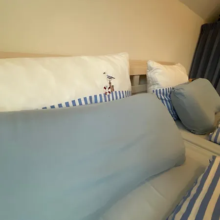 Henny: 6 Geh-minuten Vom Hafen. Privater Garten Holiday home